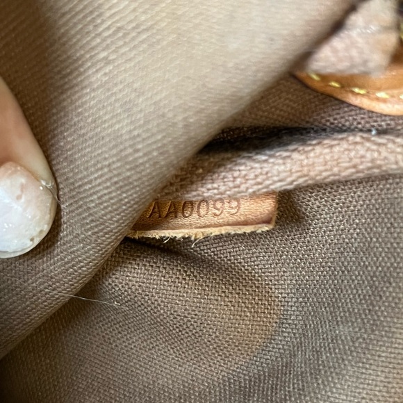 Louis Vuitton Eva Clutch - Picture 13 of 13